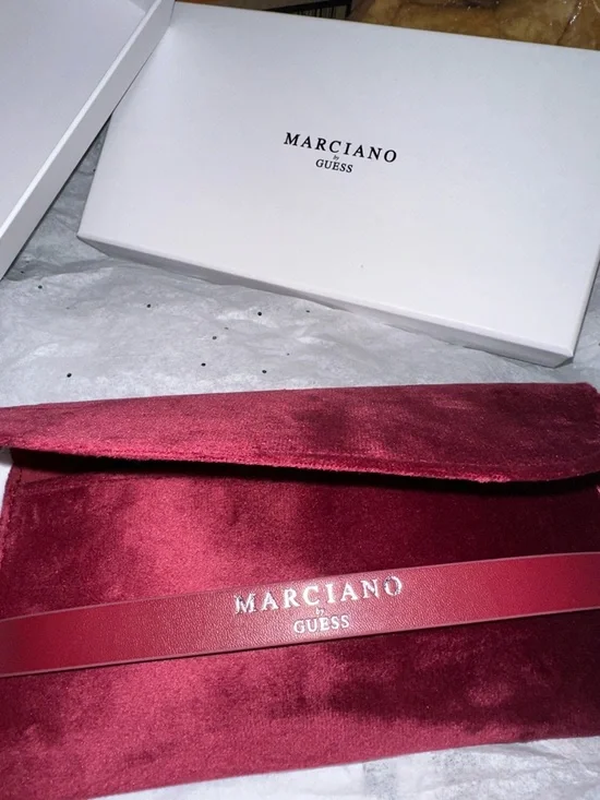 Marciano by GUESS Velvet Jewelry Box - Deep Berry sunglasses 🕶️ - Picture 4 of 16